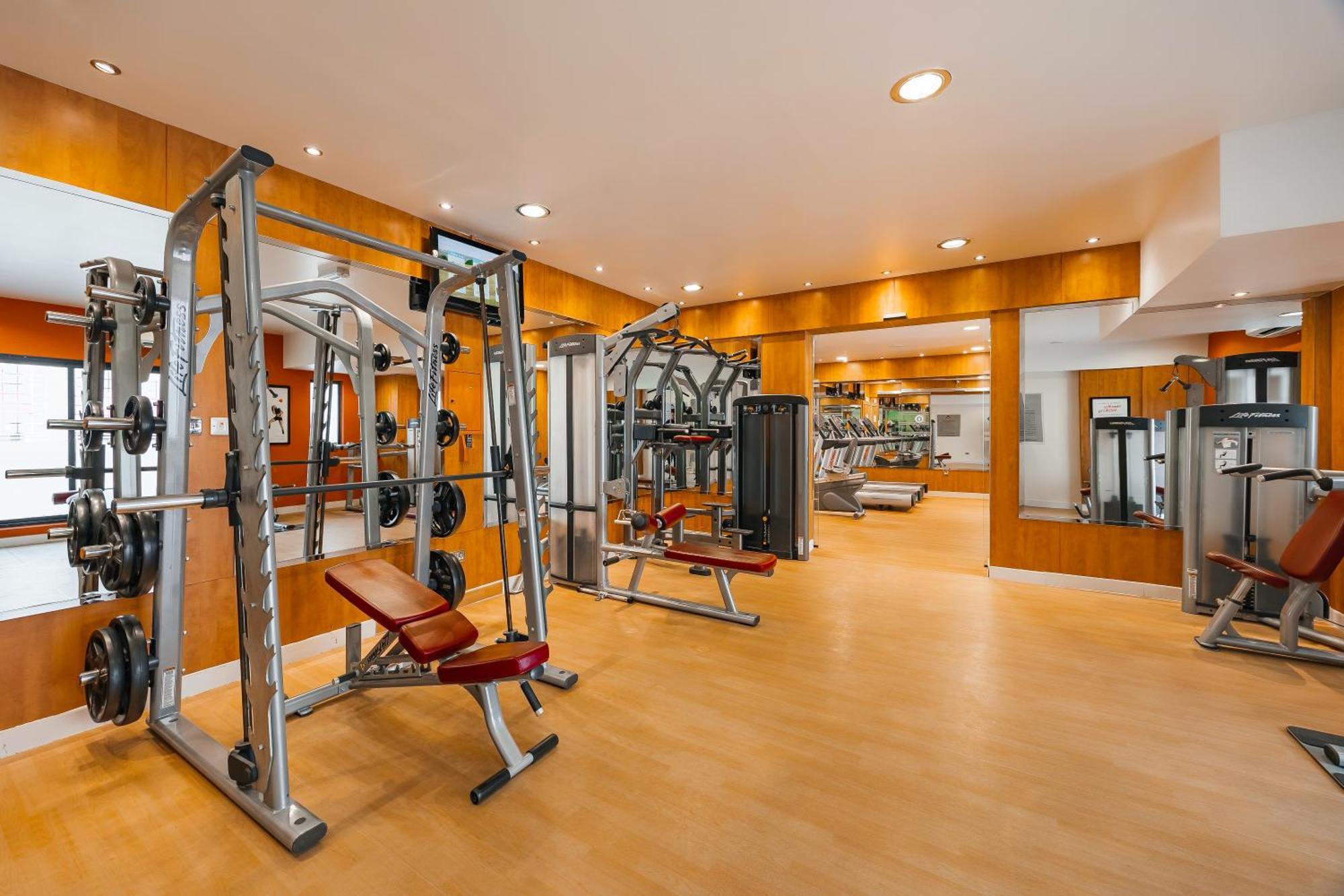 Golden Sands Hotel Apartments Дубай Екстериор снимка