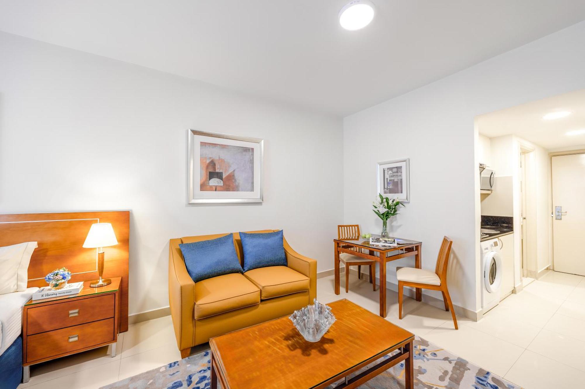 Golden Sands Hotel Apartments Дубай Екстериор снимка