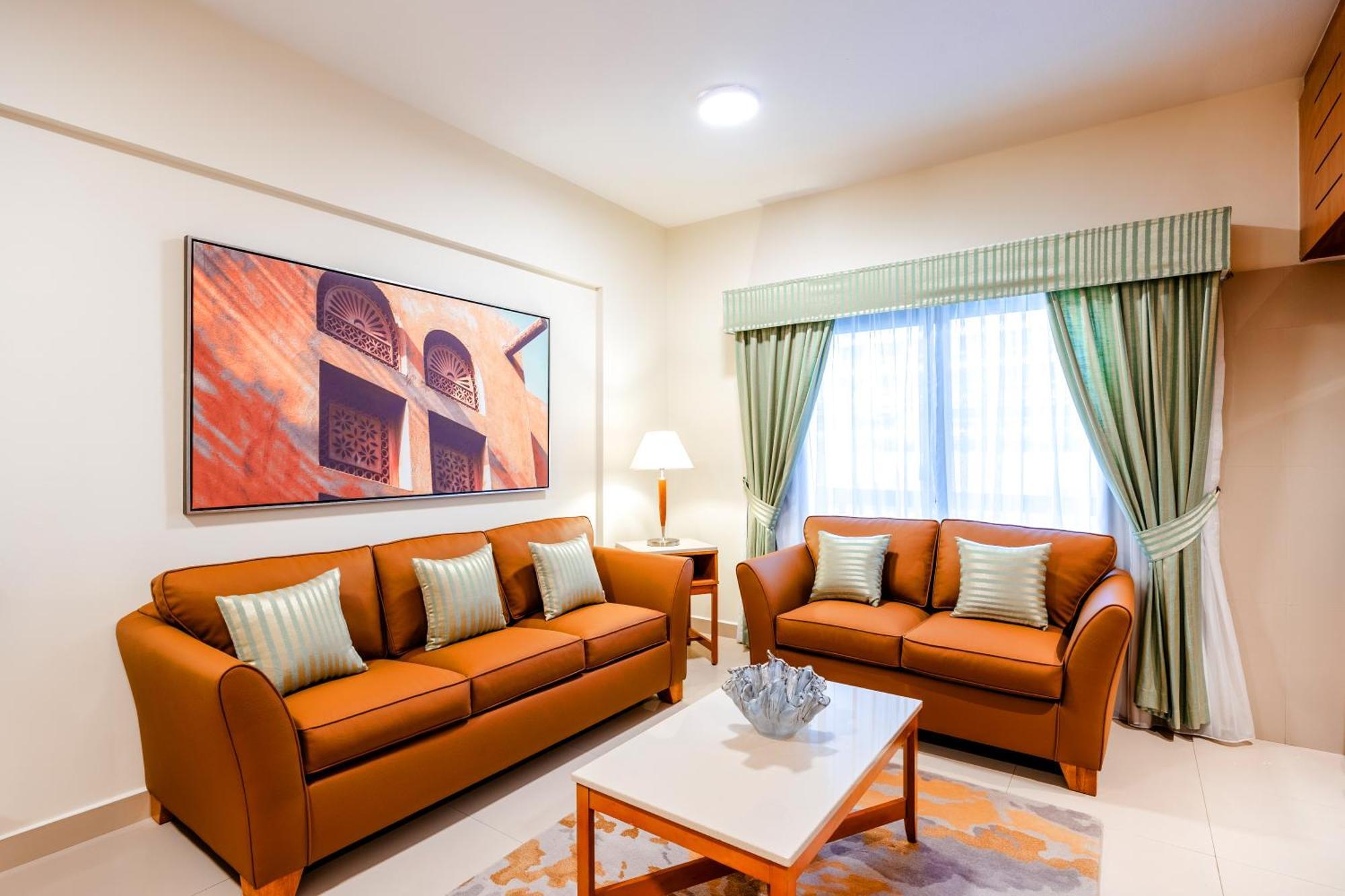 Golden Sands Hotel Apartments Дубай Екстериор снимка