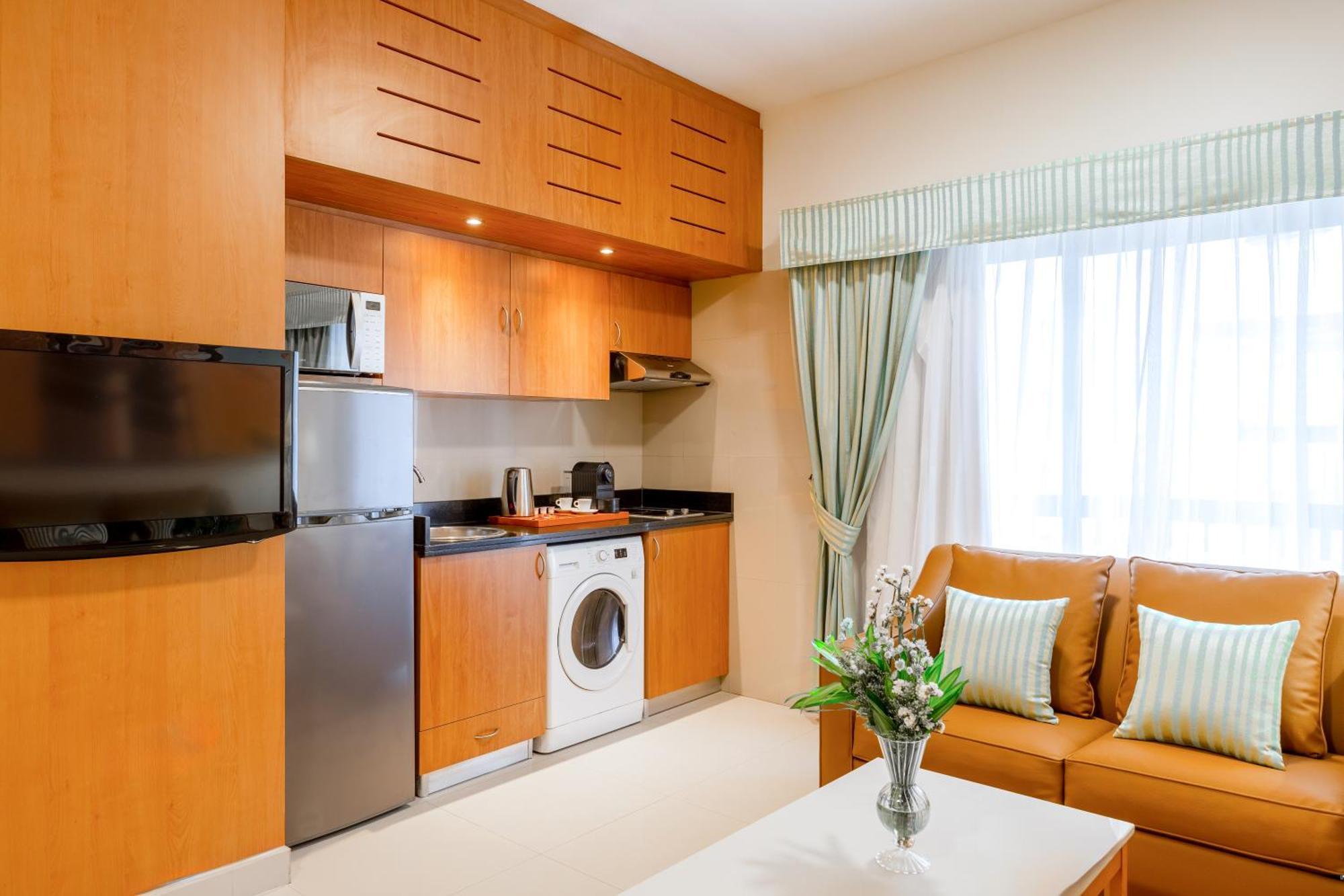 Golden Sands Hotel Apartments Дубай Екстериор снимка